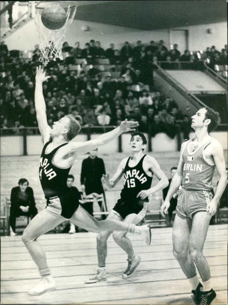 1989 TSC OLYMPIA LJUBLJANA ERRIN HRI TBC JUBILJANA KIRSTEIN BASSIN - Vintage Photograph