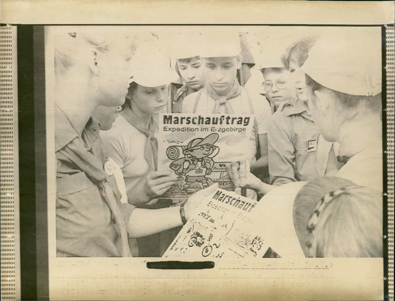 VILL PIONEERING POSTS EXPEDITION ERZGEBIRGE MARSCHAUR - Vintage Photograph