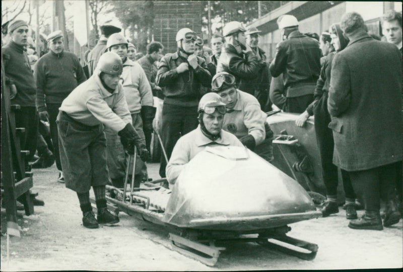 1954 FESHOP BERINTE HERMOSTAPT ENSFELDER ERLEBACH THOSS KONLER BSG WINNIT MOST - Vintage Photograph