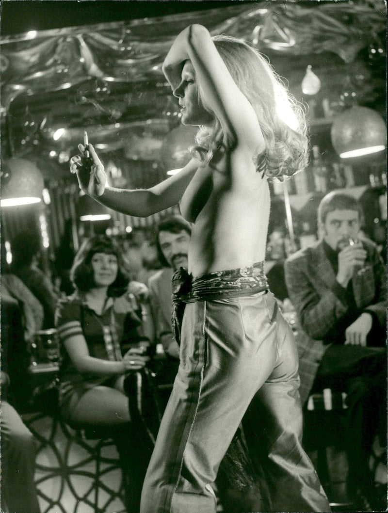 NIGHTLY INA SUNSET STRIP DANCES ILONA FRANCOISE BLANCHE PRAYING TAXO - Vintage Photograph