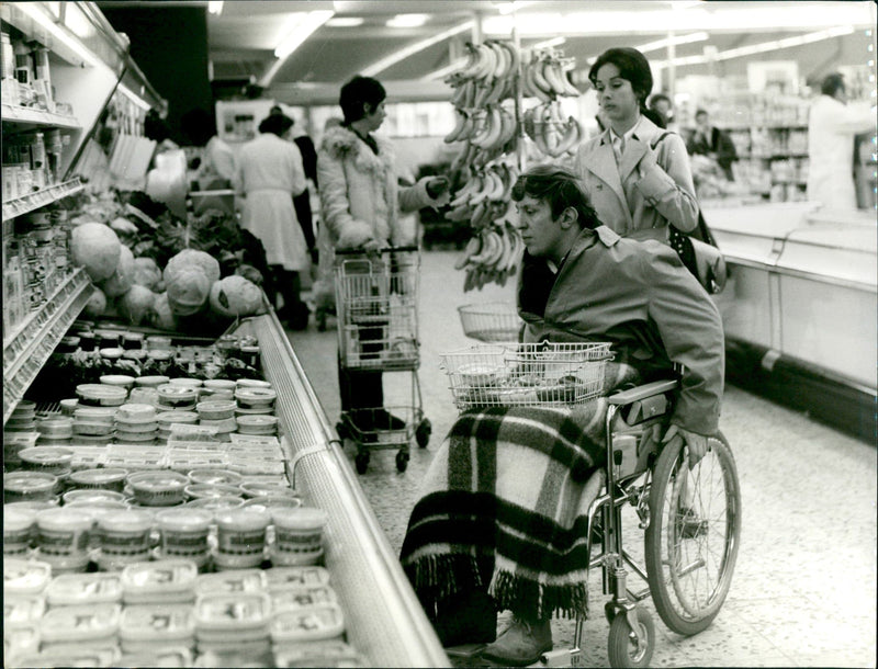 VICTIMS VERA CHEKHOVA AND VADIM GLOWNA STAR FILM BASED - Vintage Photograph