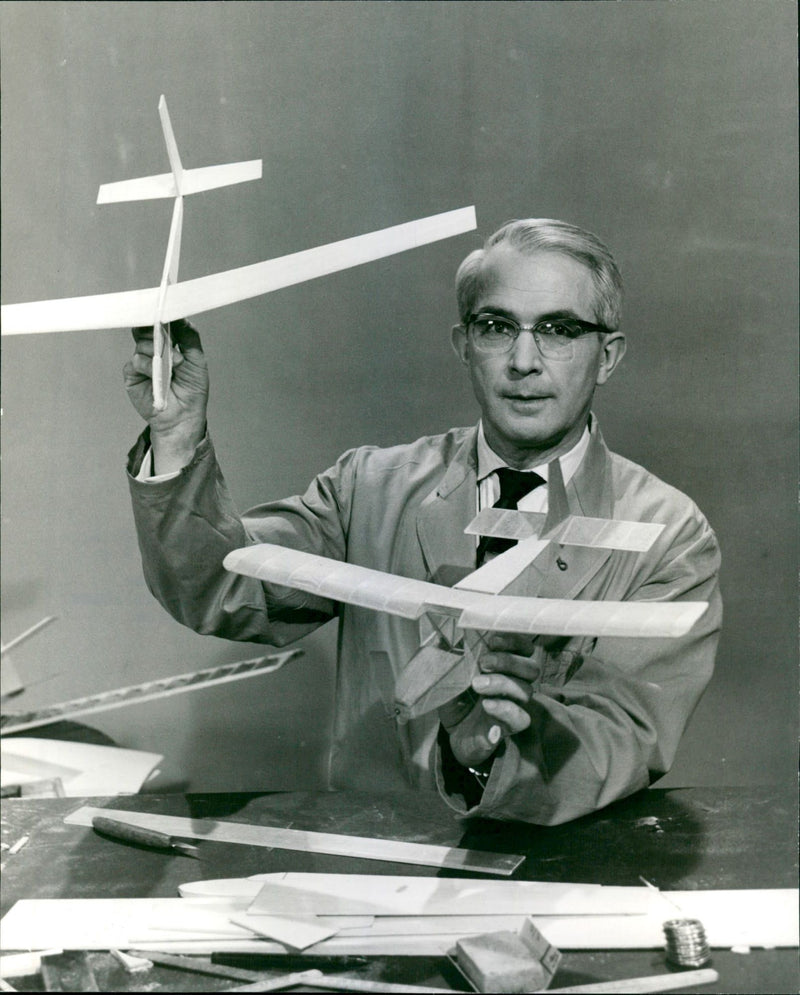 BURU KASSEN OUR MODEL KIT ASTEN FRIEDRICH KARL RIES BEGINNING - Vintage Photograph