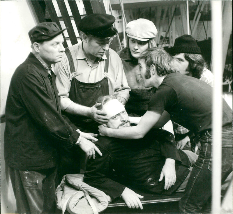 FUMBEN PUSTER MOST POPULAR GERMAN MUSICALS ALL PETER - Vintage Photograph