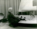 MODEL BURU CHECKOUTS BUILD SAILBOAT MADE RESIN TOTAL EPISODES - Vintage Photograph