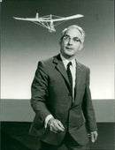 MOES MODEL BUILDING CASKS FRIEDRICH KARL RIES MAKES THI - Vintage Photograph