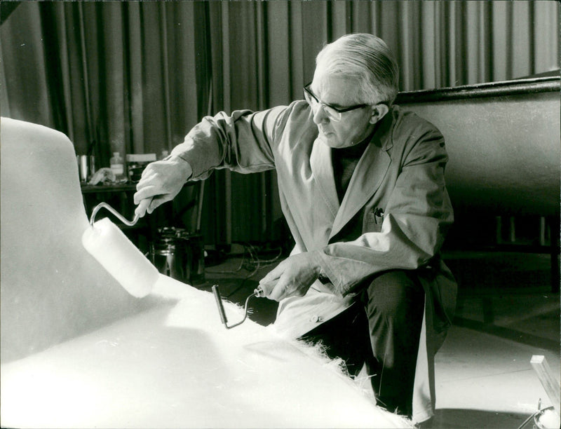 MOES BUILDING CASKS OUR MODEL KIT BUILD SAILBOAT MAD - Vintage Photograph