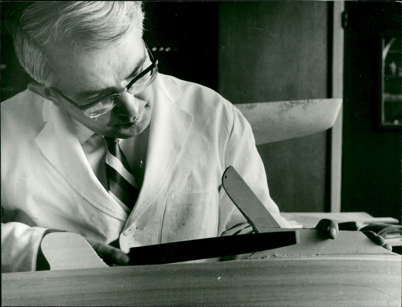 MOES MODEL BUILDING CASKS CAN USED KEYS LURER - Vintage Photograph