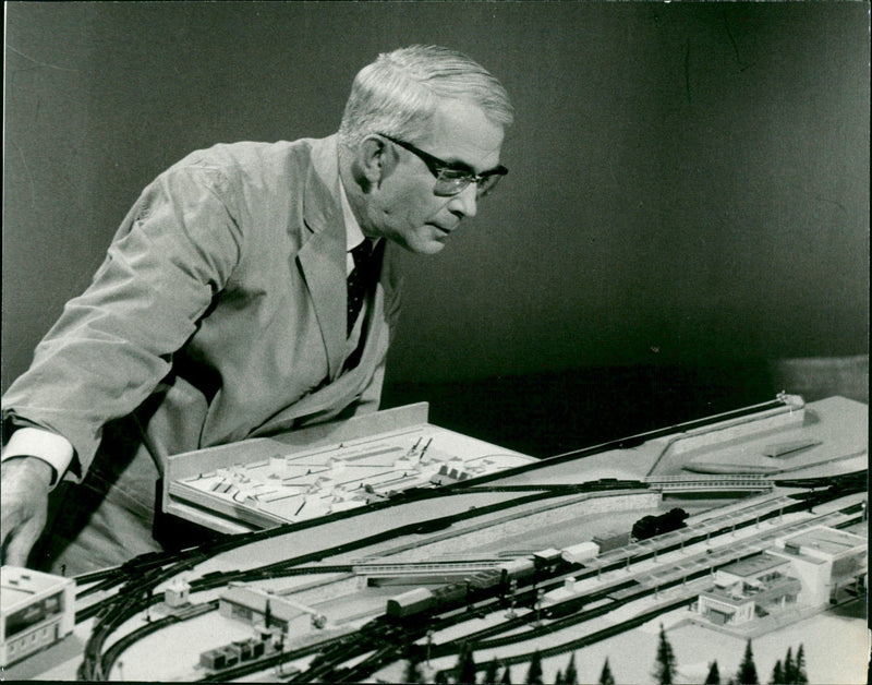 MOES MODEL BUILDING CASKS SERP PHOTO SCHWEIGMAN BURG GEFICKENSTRASSE - Vintage Photograph