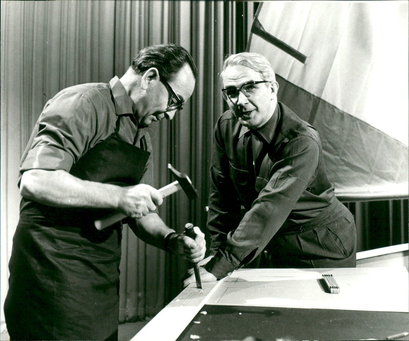 MODEL BUILDING LOAD FRIEDRICH KARL RIES UURES MODELBAU - Vintage Photograph