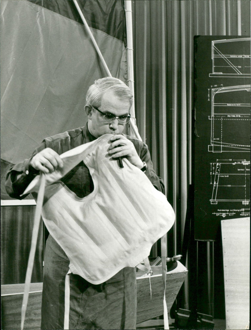 MODEL BUILDING LOAD FRIEDRICH KARL RIES HEPLICK LEFT YOLK VERY FAIR LIT - Vintage Photograph