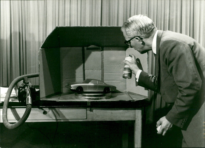 RIES OUR MODEL BUILDING TASTED FRIEDRICH KARL RIESI KATHER HIT - Vintage Photograph