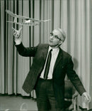 BUILDING TASTED FRIEDRICH KARL RIES MODEL KIT SHOWS HOW BUILD HULL - Vintage Photograph