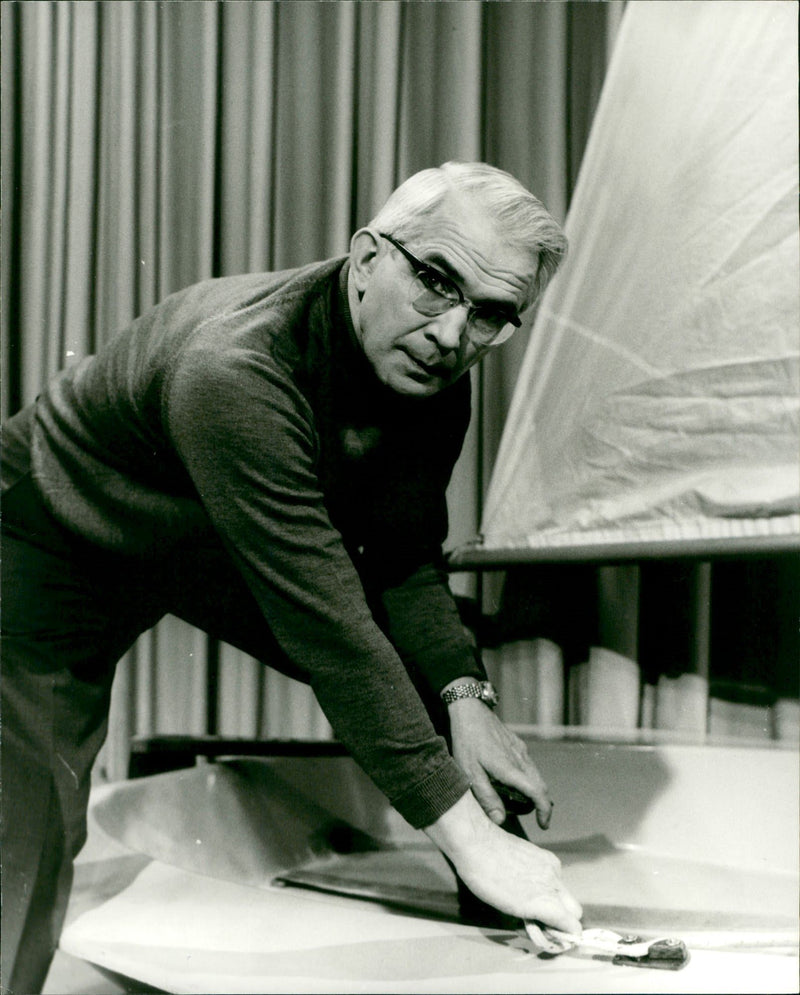 BUILDING TASTED FRIEDRICH KARL RIES OUR MODEL KIT BUIL - Vintage Photograph