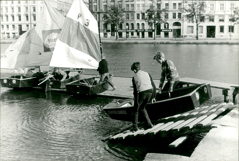 MODELKLAUTADENS FRIEDRICH KARL RIES MOBEL ANDER MOBLER SITE SUPER SHELLMOON - Vintage Photograph