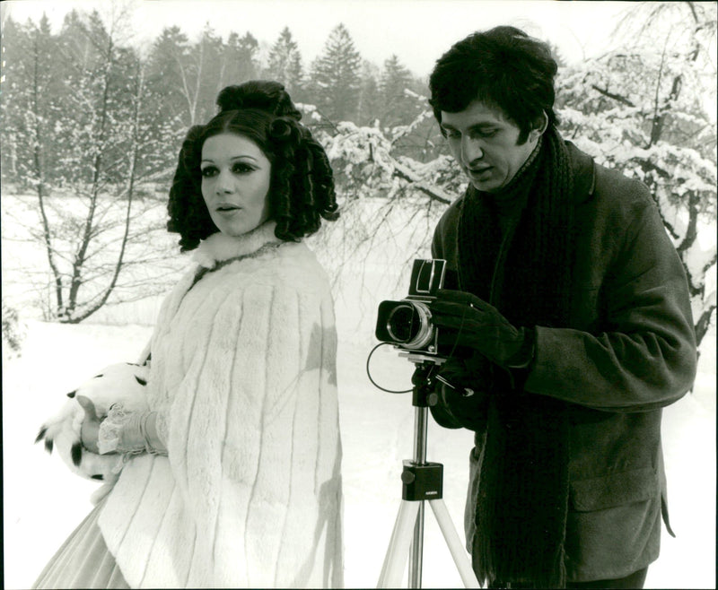 DON TAHER TRACK ARD MODEL JONELYNE TEIREIL AND FASHION PHOTOGRAPHE - Vintage Photograph