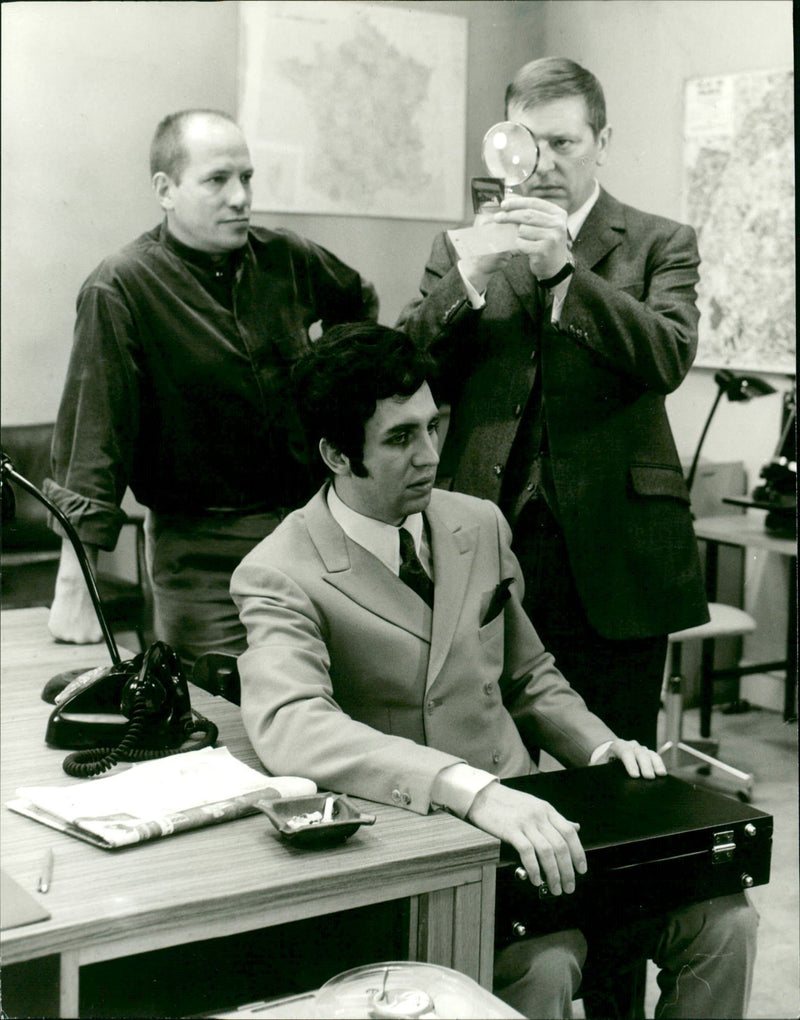 DON TAHER TRACK ARD MODEL JONELYNE TEIREIL AND - Vintage Photograph