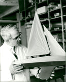 MODEL BUILDING LOAD FRIEDRICH KARL RIES HUNER PEYSBELLDAN - Vintage Photograph