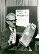 BUILDING LOAD FRIEDRICH KARL RIES MODEL CAR COMPETITION AND SHE LIEHE FIL - Vintage Photograph