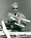 MODEL BUILDING TASTED KARL FRIEDRICH KAR MAKING RIES THIRTY CENTIMETRE - Vintage Photograph