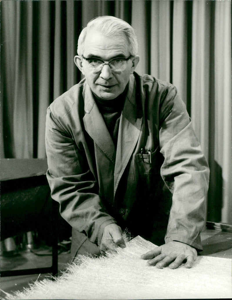 MODEL BUILDING TASTED RIES TOTAL EPISODES FRIEDRI - Vintage Photograph