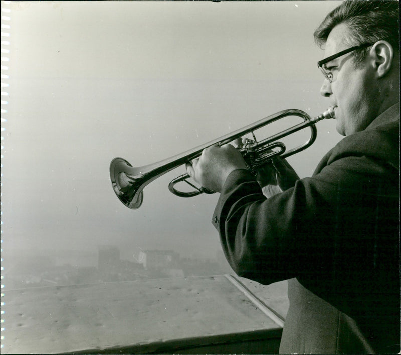 ABOUT BRASS KILN PLAYS CHRISTMAS TOWER MUSIC AND PEACE EARTH CHRIST - Vintage Photograph