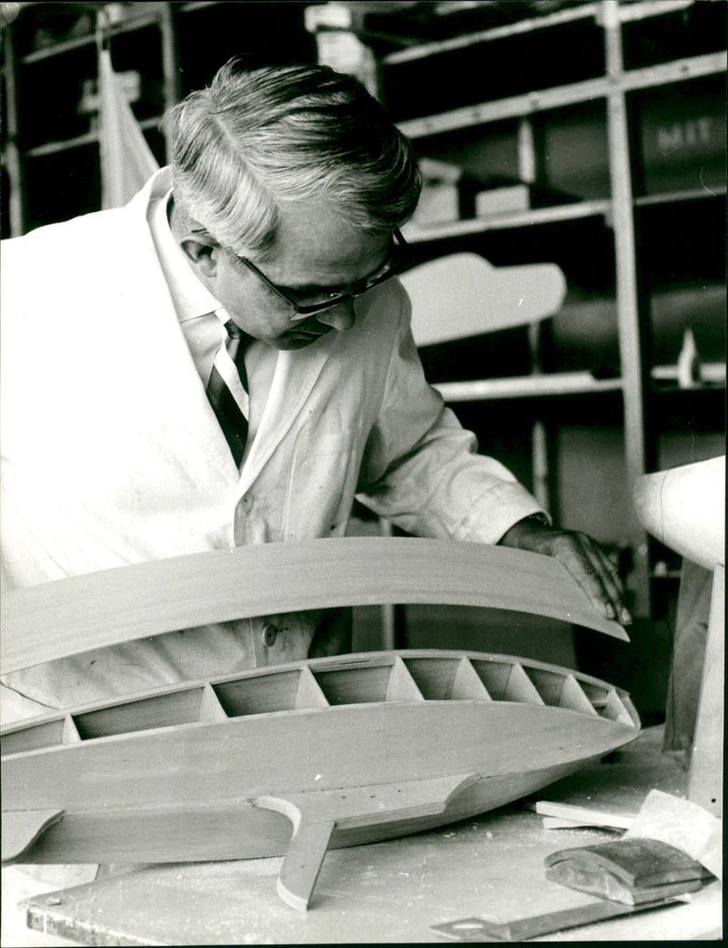 RIES OUR MODEL BUILDING LOAD FRIEDRICH KARL MET - Vintage Photograph