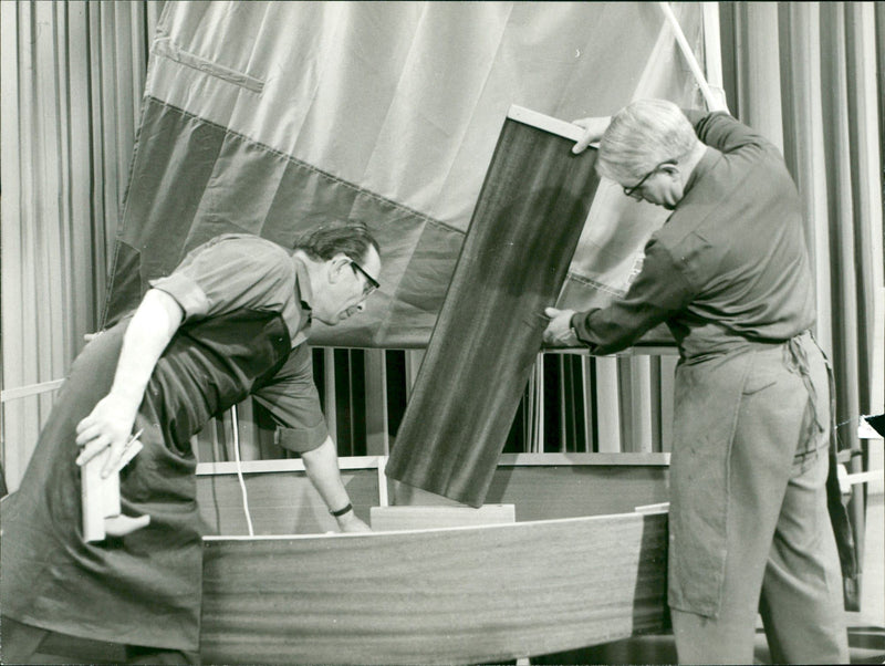 MODEL BUILDING LOAD FRIEDRICH KARL RIES DARYO HUSER HOSTE - Vintage Photograph