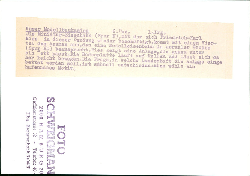 MODEL BUILDING LOAD FRIEDRICH KARL RIES MINIATURE DISENBAHN COMES OUT - Vintage Photograph