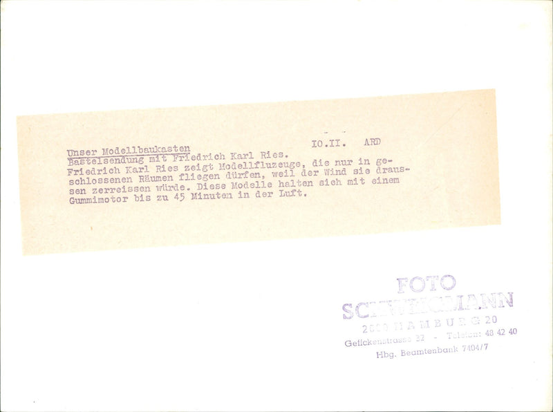 MODEL BUILDING TASTED FRIEDRICH KARL RIES SHOWS HODELLLLUZEUGE WHICH CAN - Vintage Photograph