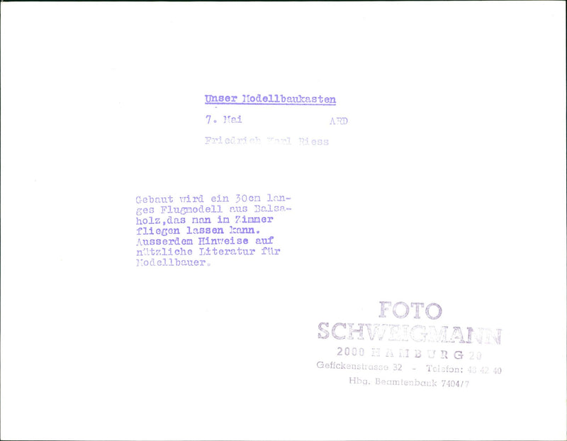 MODEL BUILDING TASTED FRIEDRICH KARL LODELLBAUKASTEN HAI - Vintage Photograph