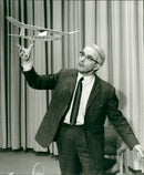 MODEL BUILDING TASTED FRIEDRICH KARL RIES MAKES THIRD - Vintage Photograph