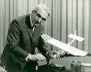 MODEL BUILDING TASTED FRIEDRICH KARL RIES OUR BODELL BUILDER SHOWS HOW - Vintage Photograph