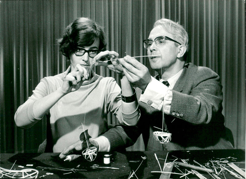 OUR MODELKLAUTADENS FRIEDRICH KARL RIES AND DAUGHTER BARBARA REISEN LINS - Vintage Photograph