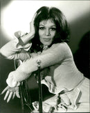 DON TAHER TRACK ARD MODEL JONELYNE TEIREIL AND - Vintage Photograph