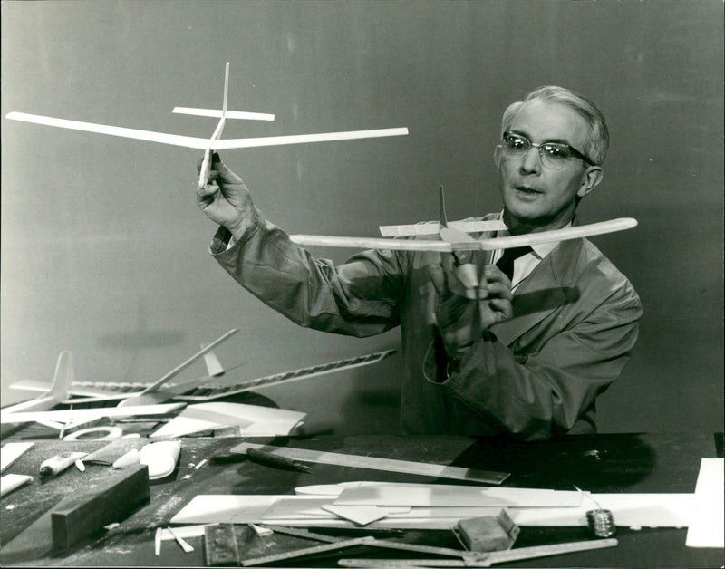 RIES OUR MODEL BUILDING TASTED FRIEDRICH KARL RIESERS FRIEDRI - Vintage Photograph