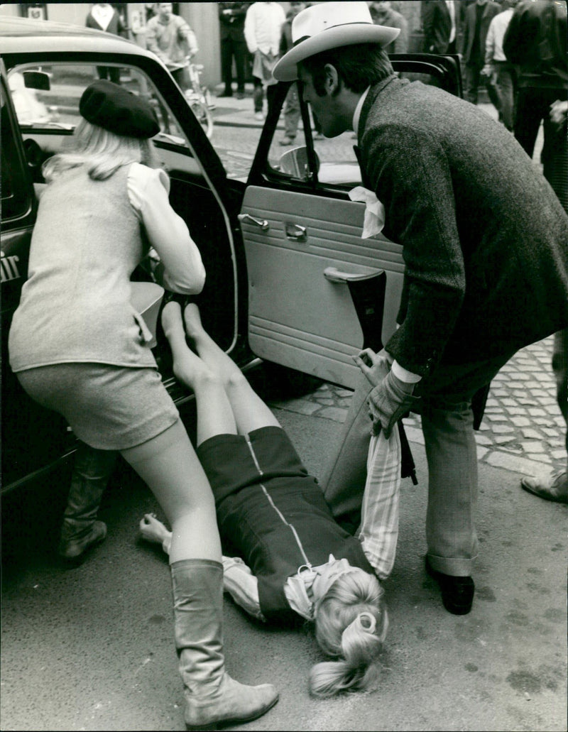 TAFER SCRAP TATER TRAIL DEUR FILM - Vintage Photograph