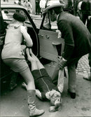 TATER SCHROTTA SPUS SCENE THAT HAPPY CARRIES SOME FILM - Vintage Photograph