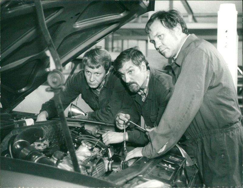 1981 VEGETABLE FRANZ BRODZINSKI BAILIFF TRAUGOTT HAS FINALLY CAUGHT ILERRN MICHAEL - Vintage Photograph