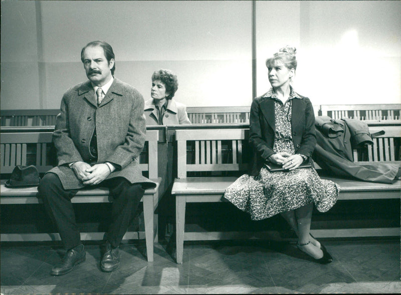 GEMUSE FRANZ BRODZINSKI BAILIFF TRAUGOTT DIETER AUGUSTIN HAS FINALLY HONG - Vintage Photograph