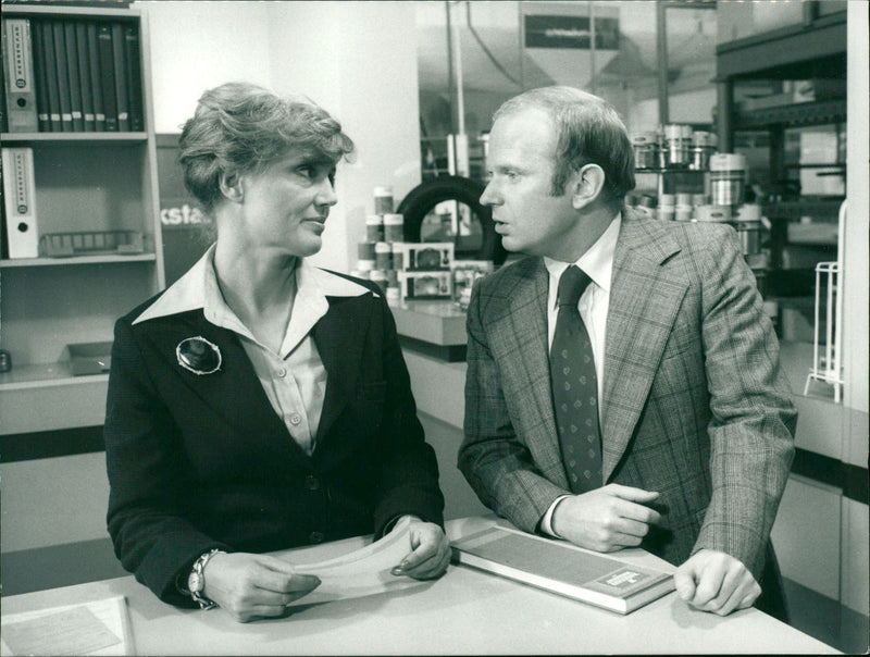 GEMUSE FRANZ BRODZINSKI SELF HELP AND BAILIFF TRAUGOTT DIETER AUGUS - Vintage Photograph