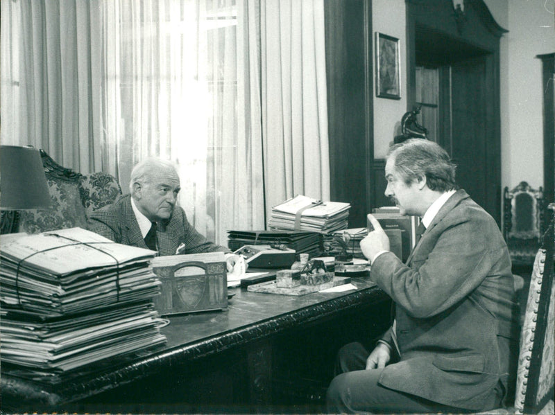 GEMUSE FRANZ BRODZINSKI BAILIFF TRAUGOTT DIETER AUGUSTIN HAS FINALLY CAUGHT - Vintage Photograph