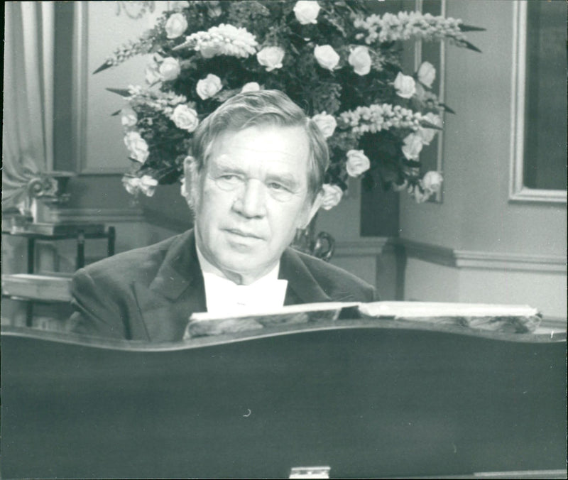 MUSE HARNSEK MUSIC WISH PROF ELINDER WEIDENTOM - Vintage Photograph