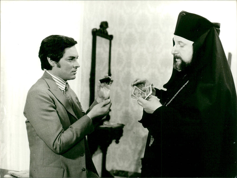 HOOVERS FRED WILLIAMS COMPANY POPE WALTER CHERNISCH GOES FILM VERA - Vintage Photograph