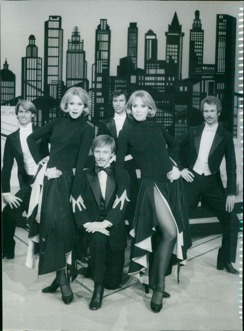 1979 SPA MUSIC STAR GUESTS THIS ARE ALICE AND ELLEN KESSLER HER - Vintage Photograph