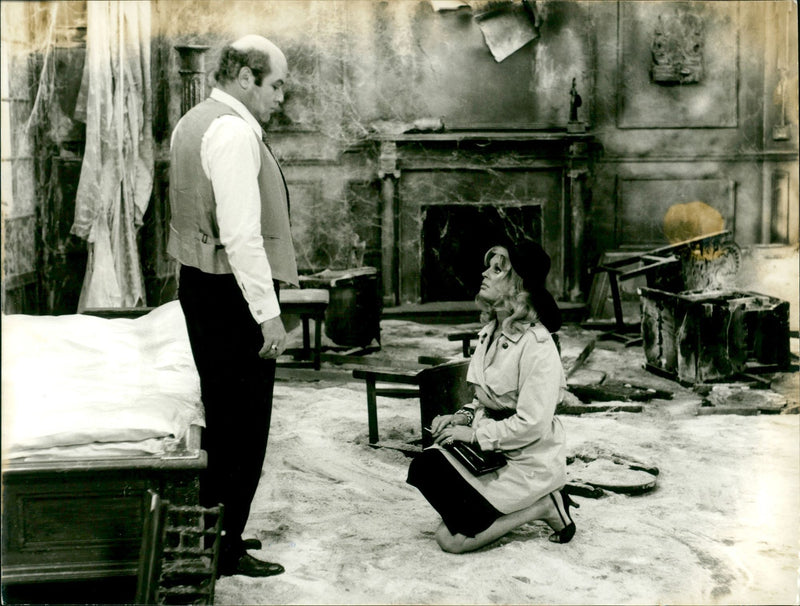 MARUD BLOOD SACHER WOLFGANG REICLEMANN HAS COME VISIT DAXE THAT - Vintage Photograph