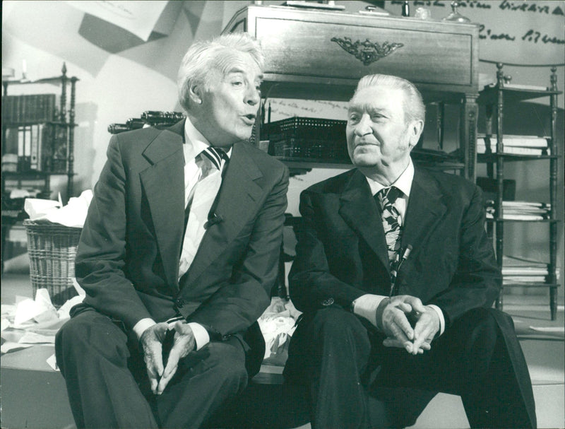 VERBTS CETUME CAN NOT TANNED OLD ACQUAINTANCES SONGWRITER - Vintage Photograph