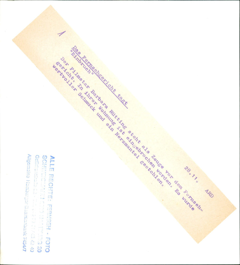 COURT TAGT BURGLARY MOVIE STAR BARBARA RUTTING STANDS FITNE - Vintage Photograph