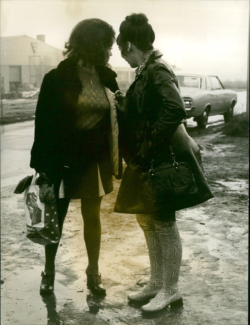 MEURA ULOG FOUR DAYS ARD SONJA LOTTI KREKEL MEETINGS EXIKA HANNELORE MINOR - Vintage Photograph