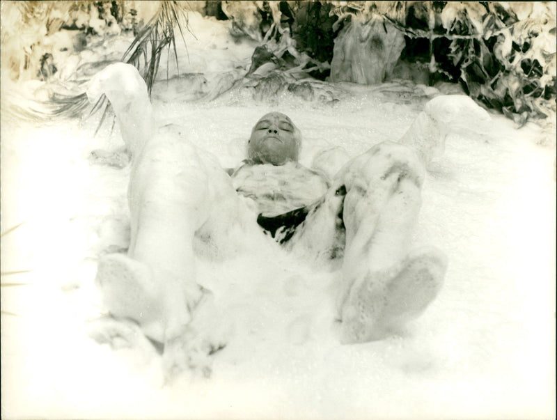 1970 MARUD BLOOD GESANS MARMO BAD END SACHER WELFGANG REICHMANN - Vintage Photograph