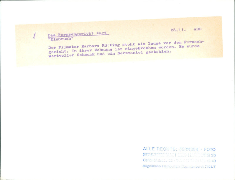 COURT TAGT BURGLARY MOVIE STAR BARBARA RUTTING STANDS FITNESS - Vintage Photograph